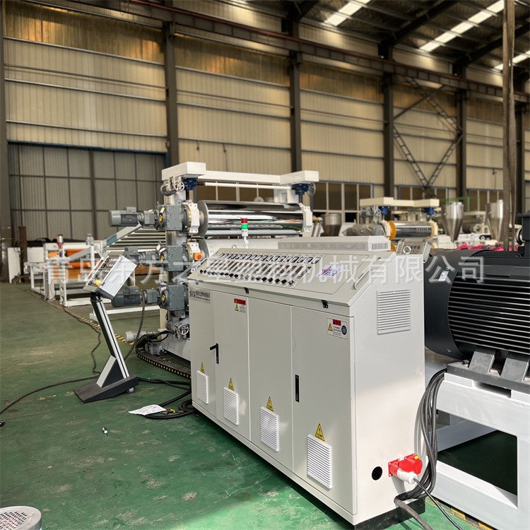 జంతు సంరక్షణ కోసం PVC డైమండ్ ప్యాటర్న్ ప్లేట్ ప్రొడక్షన్ లైన్ కోసం కస్టమర్ సందర్శనలు