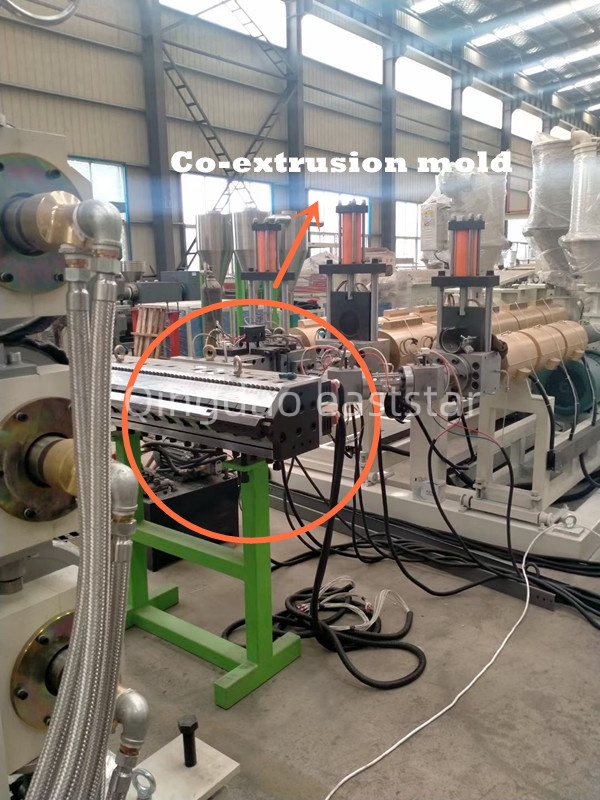 ప్రొఫెషనల్ ABS మల్టీలేయర్ కో-ఎక్స్‌ట్రషన్ షీట్ ప్రొడక్షన్ లైన్ హై-పెర్ఫార్మెన్స్ కాంపోజిట్ మెటీరియల్ తయారీని ప్రారంభిస్తుంది