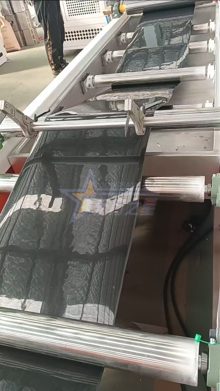 PP/PS విత్తనాల ట్రే షీట్ ఉత్పత్తి లైన్ యొక్క ఆన్-సైట్ ట్రయల్ రన్ కోసం కస్టమర్ Qingdao EASTSTAR ఫ్యాక్టరీని సందర్శించారు